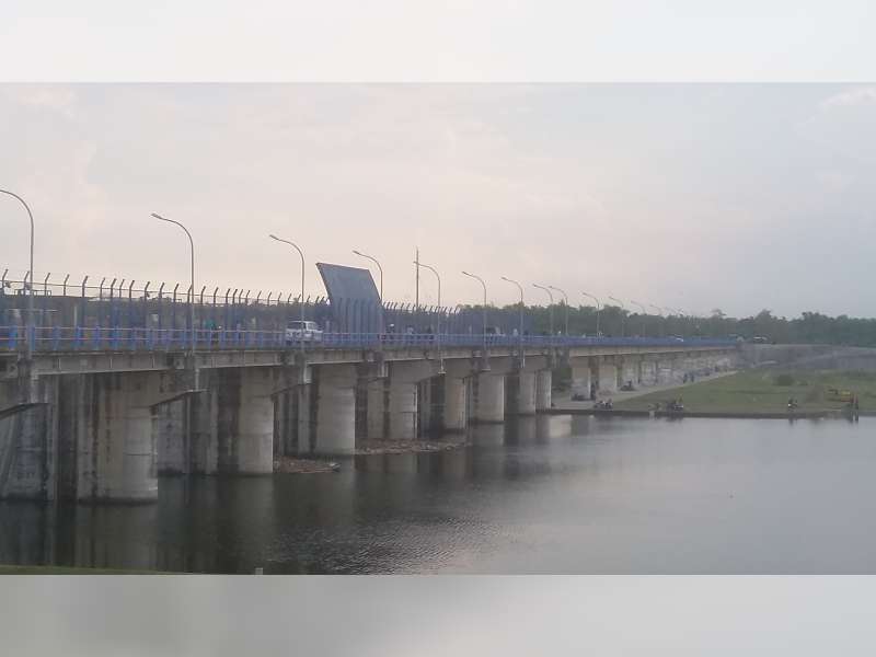 Lebaran Hari Ketiga, Bendung Gerak Ramai Diserbu Pengunjung