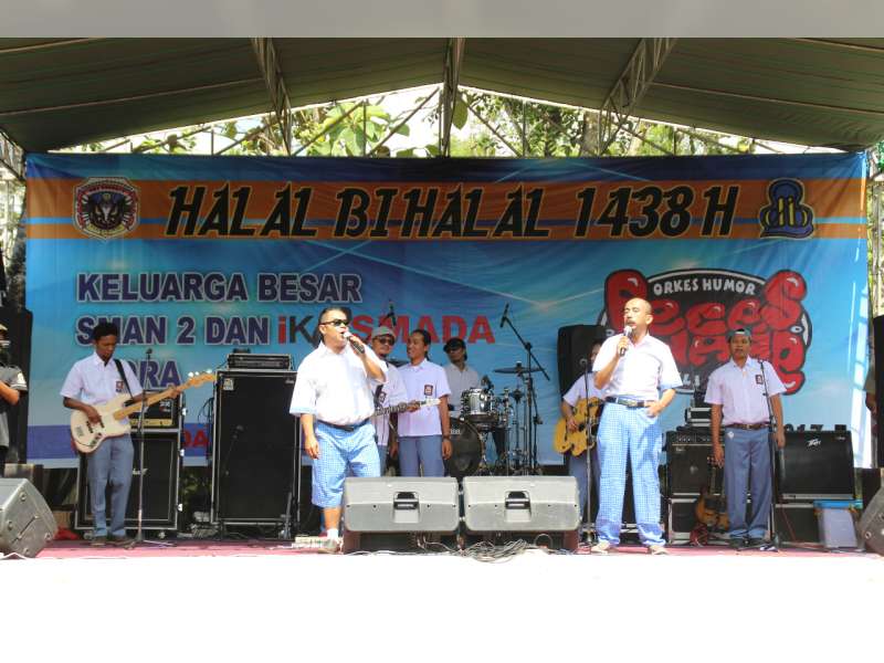Grup Band Humor Pecas Ndahe, Pukau Ribuan IKASMANDA Dalam Acara Halal Bilahal
