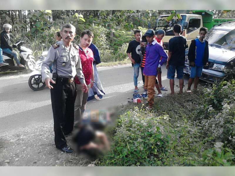 Ambil Haluan Terlalu ke Kanan, Suzuki Smash Ditabrak Kijang, Pengendara Motor Luka Berat