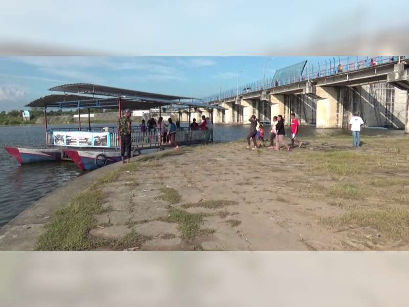 Wisata Bahari Perahu di Bendung Gerak Diminati Wisatawan