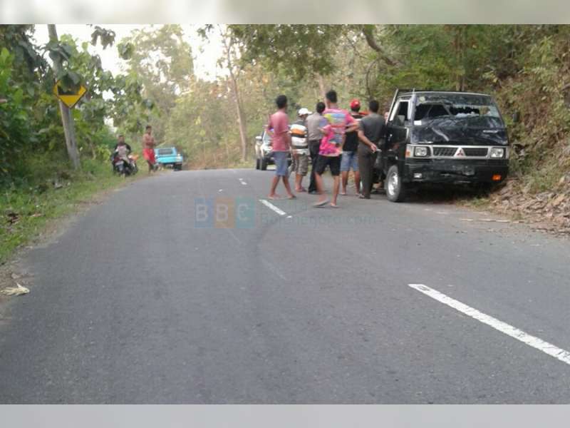 Pikap Tabrak Honda Beat di Gondang, Pengendara Motor Patah Kaki