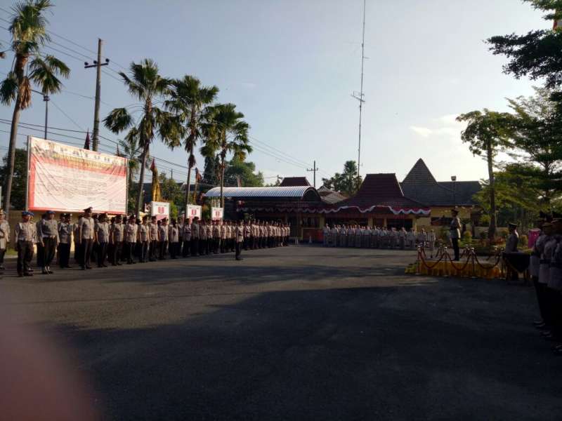 11 Personel Polres Bojonegoro Terima Kenaikan Pangkat