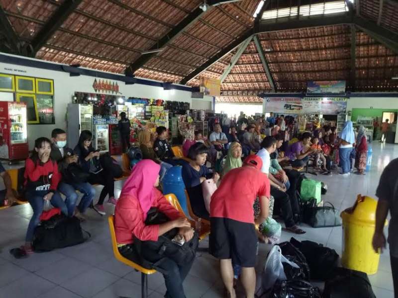 H+6 Lebaran Terjadi Lonjakan Penumpang di Terminal Rajekwesi