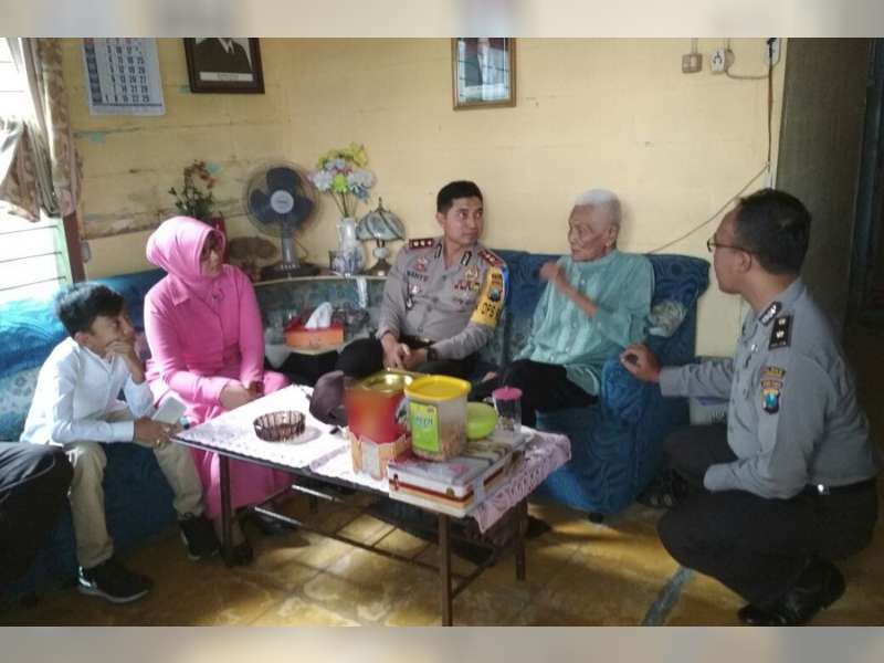 Kapolres Bojonegoro Silaturrahmi dan Anjangsana ke Anggota Yang Sakit