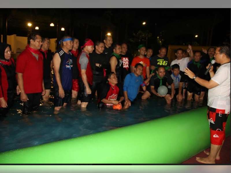 Para Pejabat Ikuti Outbond Bareng Bupati Suyoto