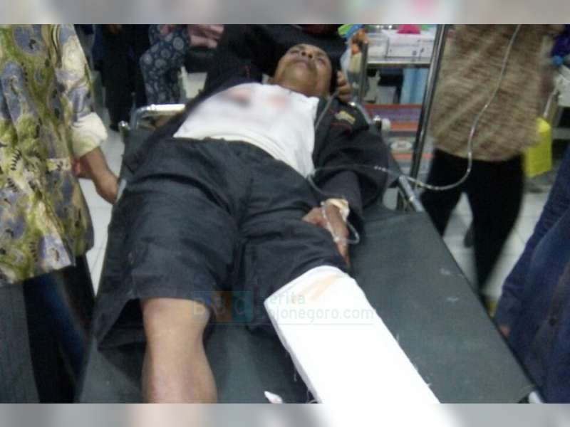 Hendak Belok, GL Max Ditabrak Honda Kharisma di Baureno, Pengendara GL Max Patah Kaki