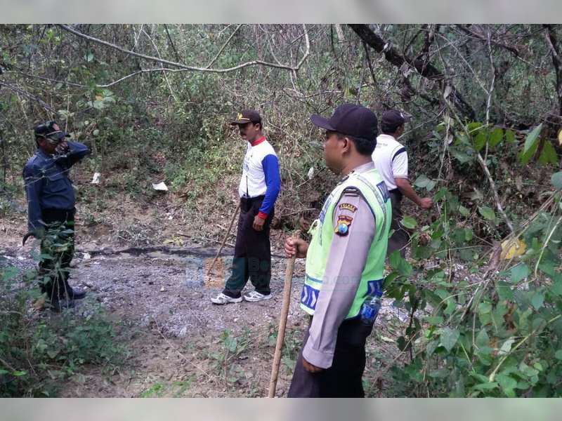 Polsek Ngambon Lakukan Pencarian Kunci Kontak Mobil Honda Mobilio di Hutan Ngambon