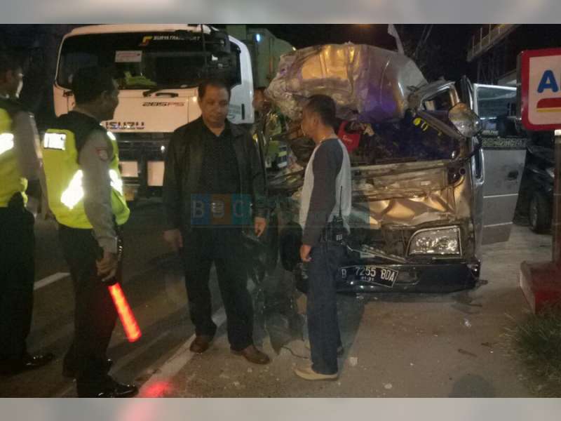 Diduga Pengemudi Mengantuk, Isuzu Elf Tabrak Truk Gandeng di Tuban, 2 Orang Meninggal Dunia