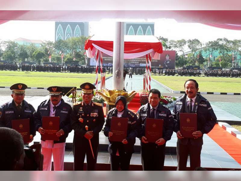 Bupati Bojonegoro Terima Penghargaan dari Kapolda Jatim