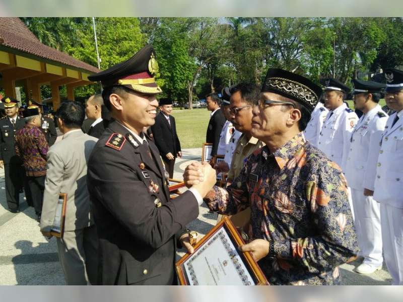 Kapolres Bojonegoro Berikan Reward Kepada Bupati, Dandim dan 51 Mitra Kamtibmas
