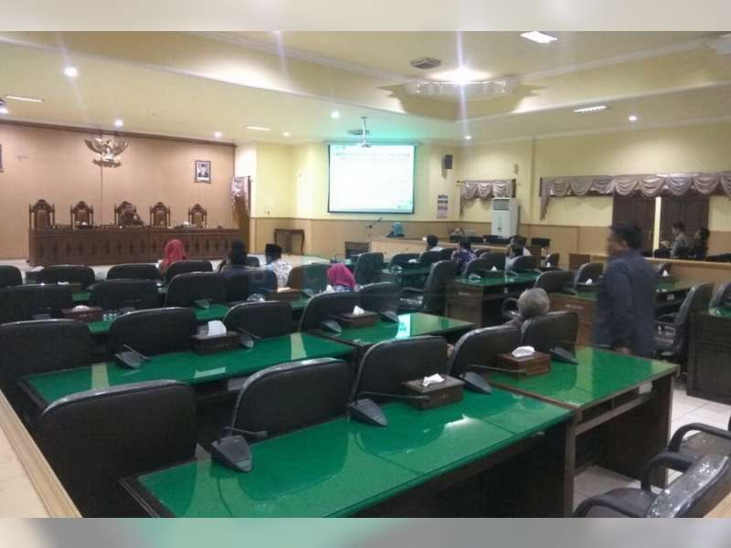 Tidak Kuorum, Rapat Paripurna DPRD Harus Ditunda Menunggu Kehadiran Anggota