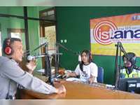 Sat Lantas Polres Bojonegoro Sosialisasikan Keselamatan Berlalu-Lintas Melalui Radio