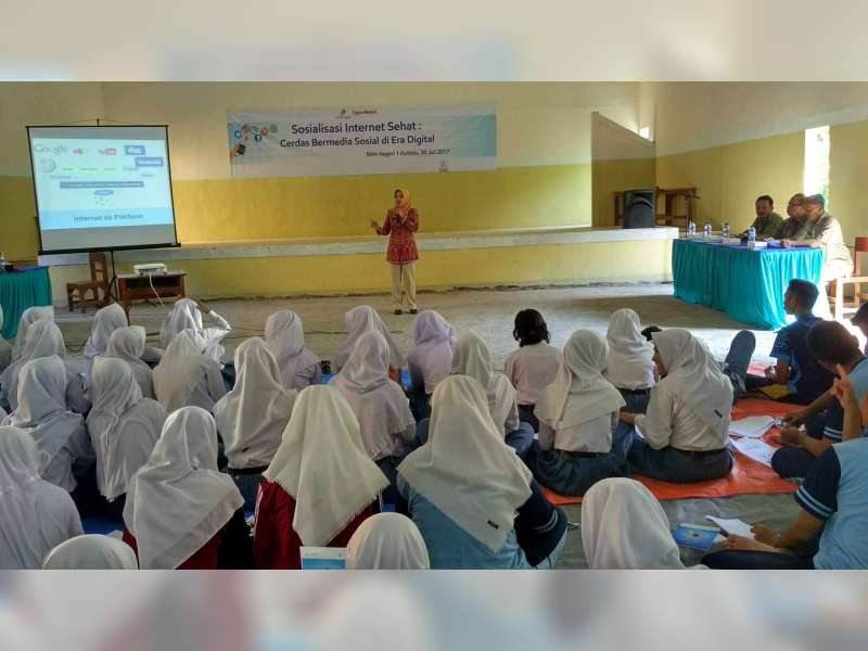 Siswa-Siswi SMAN 1 Kalitidu Ikuti Sosialisasi Internet Sehat