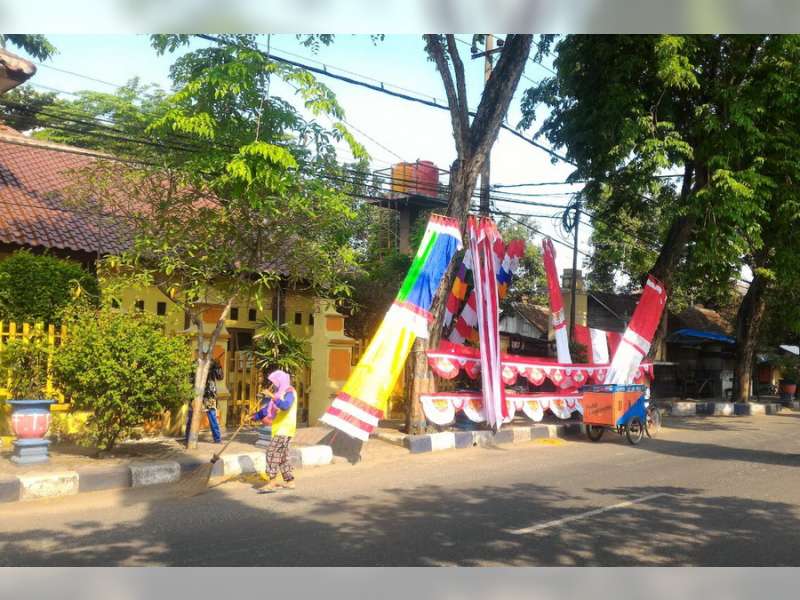 Pedagang Bendera Hias Mulai Marak di Bojonegoro