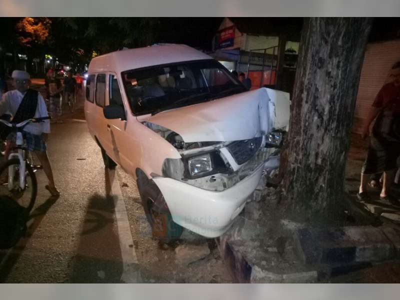 Pengemudi Mobil Dinas Kesehatan Bojonegoro, Meninggal Dunia Setelah Tabrak Penghijauan