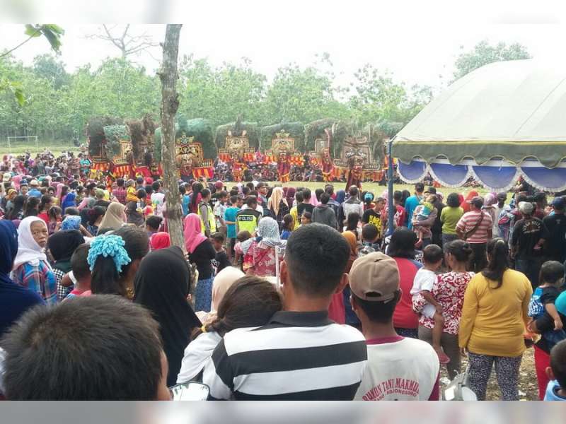 Pagelaran Seni Reog Ponorogo Masih Menjadi Tontonan Yang Menarik Bagi Warga