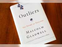 Peluang Sukses dengan Outliers di Sekitar Kita