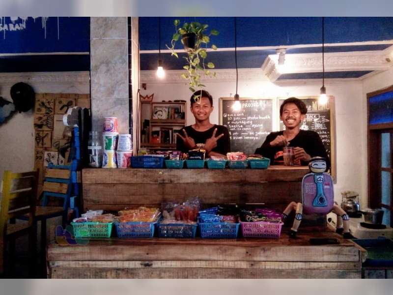 Barang Seni Berkelas Tercipta dari Tangan Kreatif Puguh
