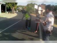 Ambil Haluan Terlalu ke Kanan, Satria Fu Tabrak Vario di Margomulyo, 3 Orang Luka-Luka