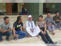 Kapolres Sapa Warga dan Tokoh Agama Saat Usai Shalat Dzuhur Berjamaah