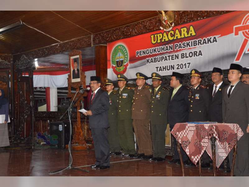 74 Anggota Paskibraka Kabupaten Blora Dikukuhkan Bupati Djoko Nugroho