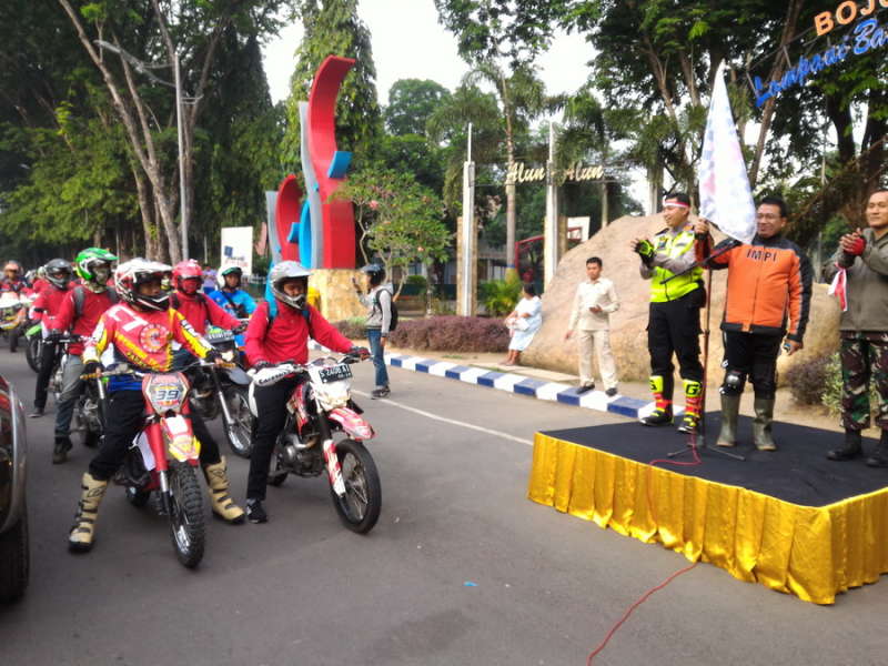 Kobarkan Semangat Merah Putih di Bukit Cinta Negeri Atas Angin