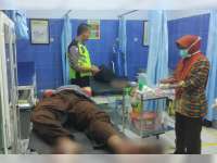 Diduga Pengemudi Mengantuk, Suzuki Carry Bertabrakan Dengan Truk Fuso