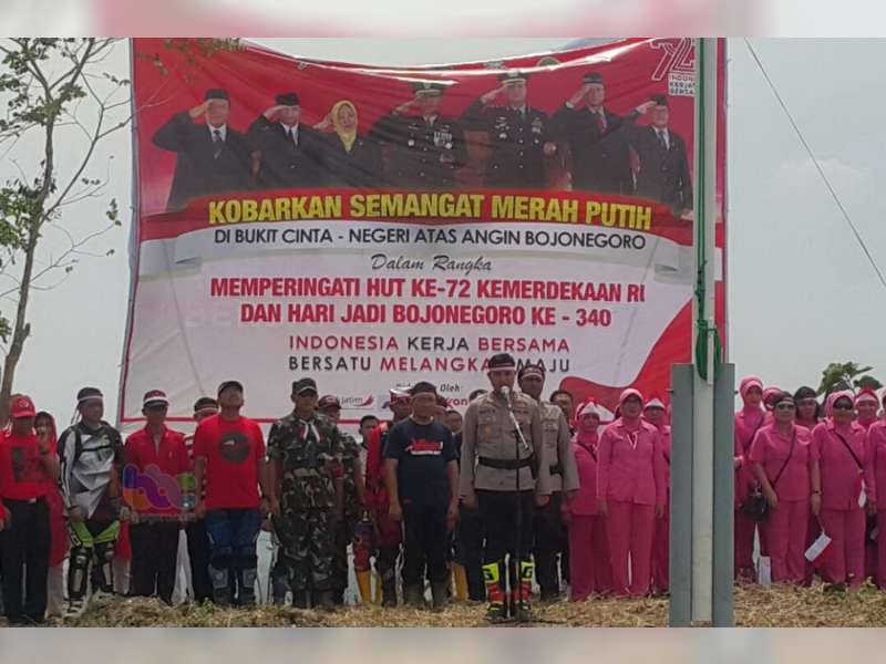 Merah Putih Berhasil Dibentangkan di Puncak Bukit Cinta Negeri Atas Angin