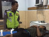 Tabrak Truk Boks Parkir, Pengendara Scoopy di Sumberrejo Luka-Luka