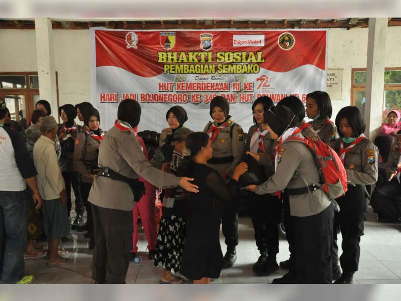 HUT Polwan ke-69, Polwan Polres Bojonegoro Gelar Bakti Sosial