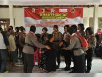 HUT Polwan ke-69, Polwan Polres Bojonegoro Gelar Bakti Sosial