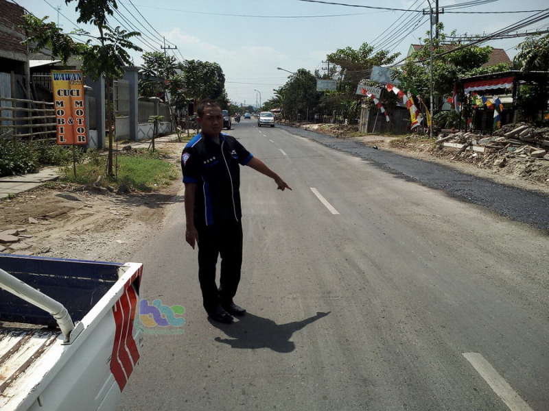 Kurang Hati-Hati,  Pengendara Motor Tubruk Truk Dari Belakang