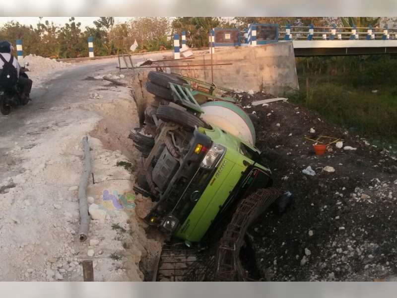 Seorang Pekerja Proyek di Kapas, Meninggal Dunia Tertimpa Truk Semen Yang Terguling