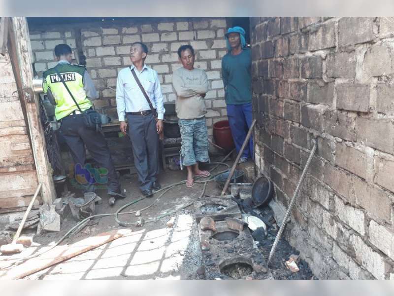 Akibat Tungku Yang Lupa Dimatikan, Rumah Warga Merakurak Terbakar