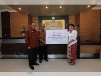 EMCL Serahkan Bantuan Buku dan Fasilitas Minat Baca di RSUD Bojonegoro