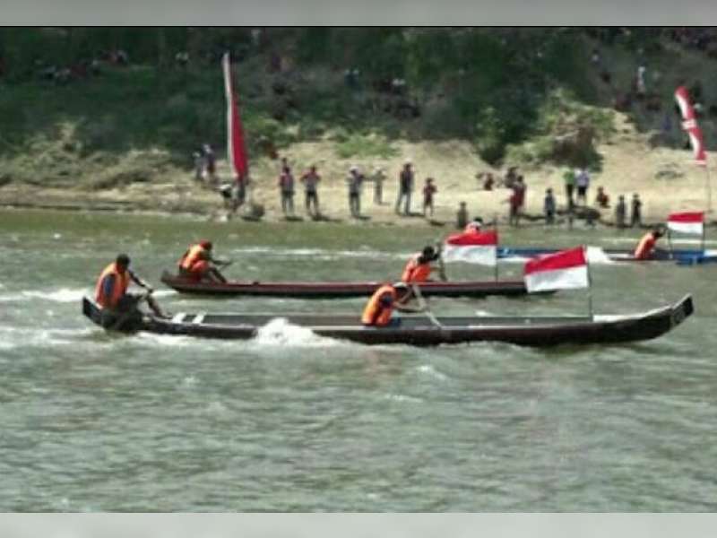 Meriahnya Balap Perahu di Banjarsari