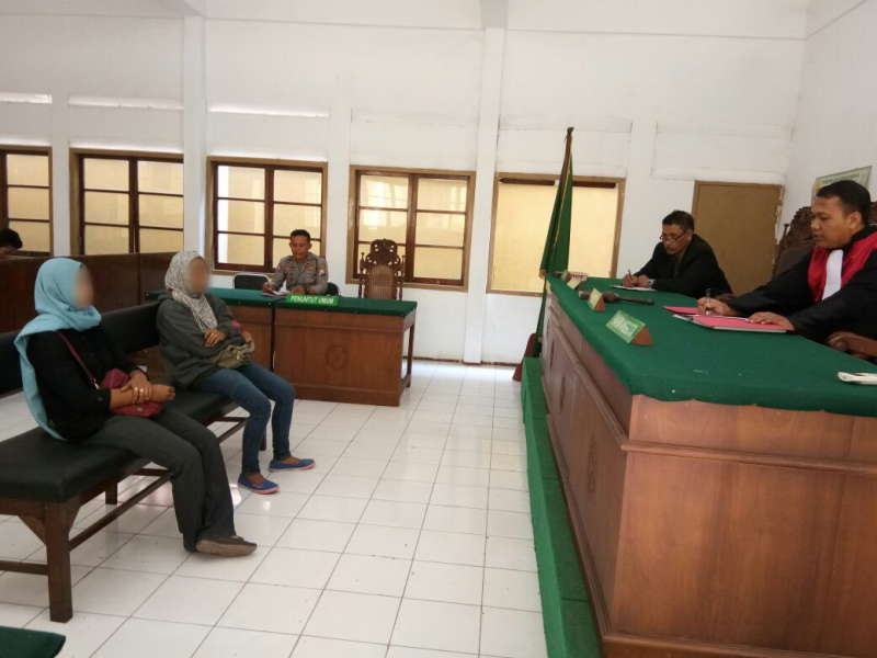 Lagi Dua Orang Penjual Miras Tanpa Ijin Jalani Sidang Tipiring di PN Bojonegoro