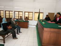 Lagi Dua Orang Penjual Miras Tanpa Ijin Jalani Sidang Tipiring di PN Bojonegoro