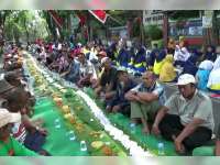 Peringati Ulang Tahun, SMPN 2 Bojonegoro Gelar Tumpeng Massal 340 Meter