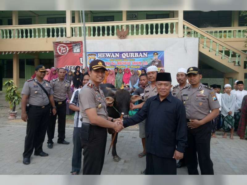 Polres Bojonegoro Bagikan 1280 Kupon Daging Kurban