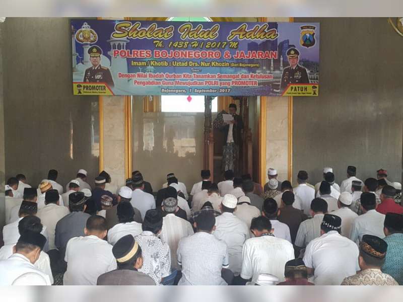 Polres Bojonegoro Gelar Salat Ied Bersama di Masjid Al-Ikhlas