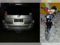 Hendak Belok, Kijang Innova Ditabrak Honda Supra, Pengendara dan Pembonceng Supra Terluka