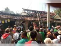 Dua Unit Kios Pasar Desa Merkawang Tambakboyo, Terbakar