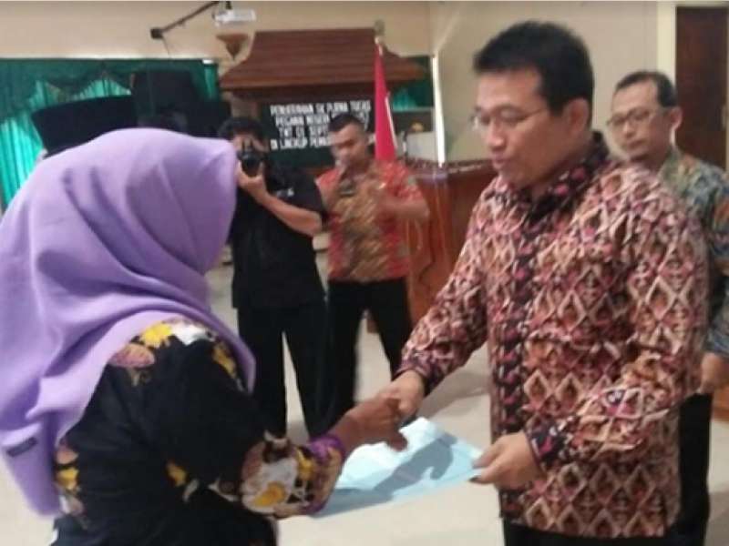 44 PNS Pemkab Bojonegoro Terima SK Purna Tugas