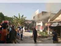 Akibat Korsleting Listrik, Sebuah Toko di Balen Ludes Terbakar