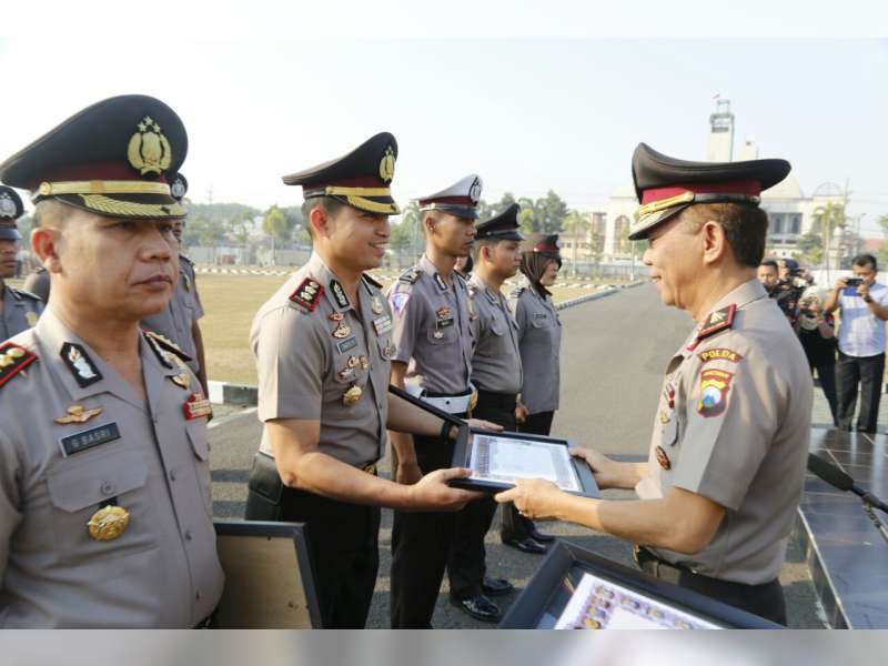 Kapolres Bojonegoro Terima Penghargaan Dari Baharkam Polri