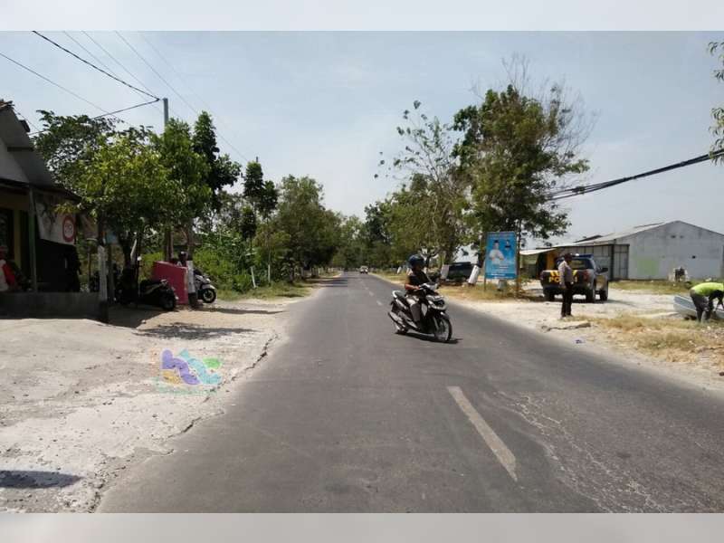 Tertimpa Atap Galvalum Yang Jatuh dari Mobil, 2 Orang Pengendara Motor Terluka