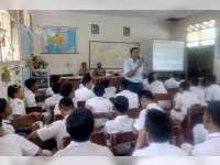 Sat Narkoba Polres Bojonegoro Berikan Penyuluhan Pada Siswa SMPN 1 Margomulyo