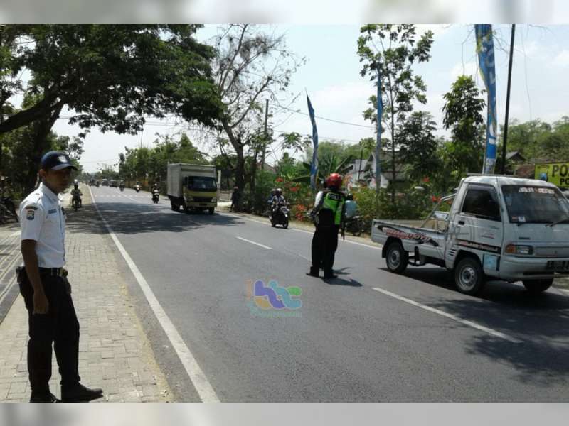 Tak Perhatikan Arus Saat Belok, Pengendara Mio Ditubruk MPU di Balen