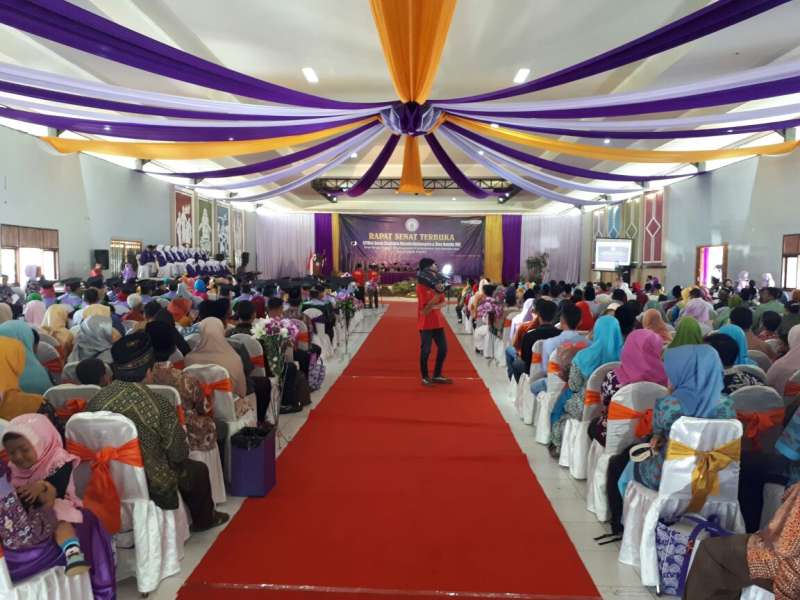 Wisuda STIKes ICsada Meriah